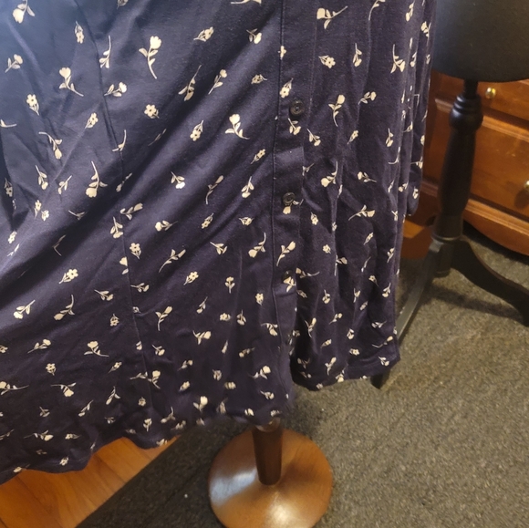 NWOT.. Isaac Mizrahi Ditsy Floral Printed Knit Top - Picture 8 of 10